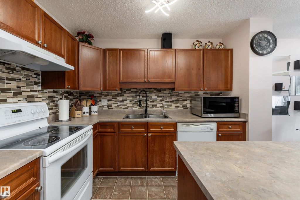 $370000 | Silver Berry Half Duplex for Sale at 2309 27 Avenue Nw | Edmonton