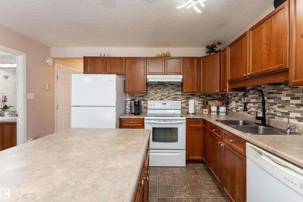 $370000 | Silver Berry Half Duplex for Sale at 2309 27 Avenue Nw | Edmonton