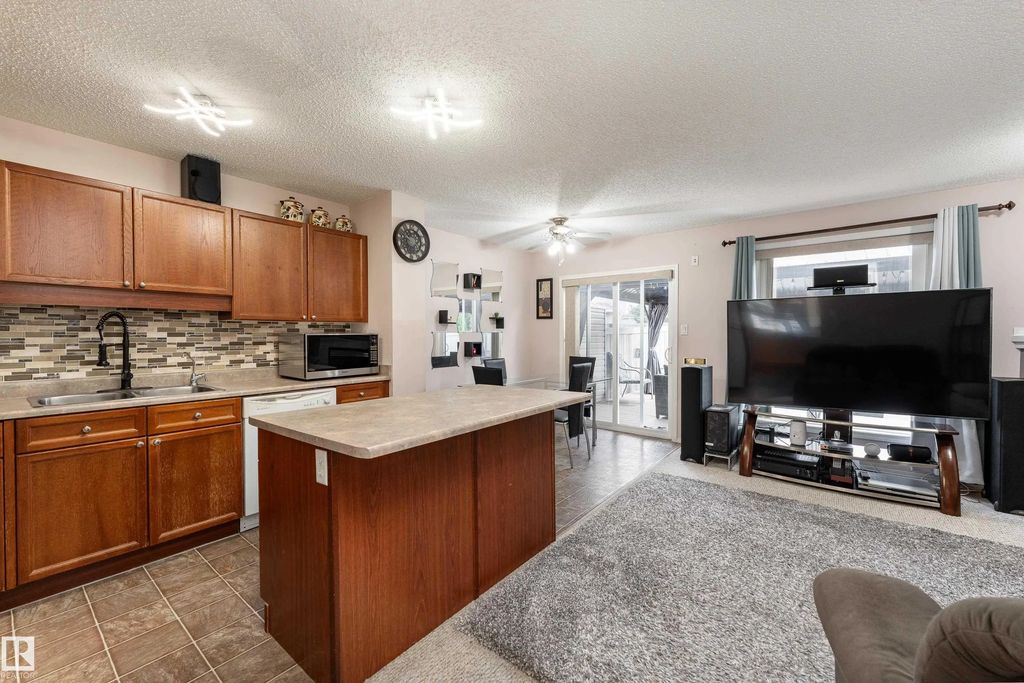 $370000 | Silver Berry Half Duplex for Sale at 2309 27 Avenue Nw | Edmonton