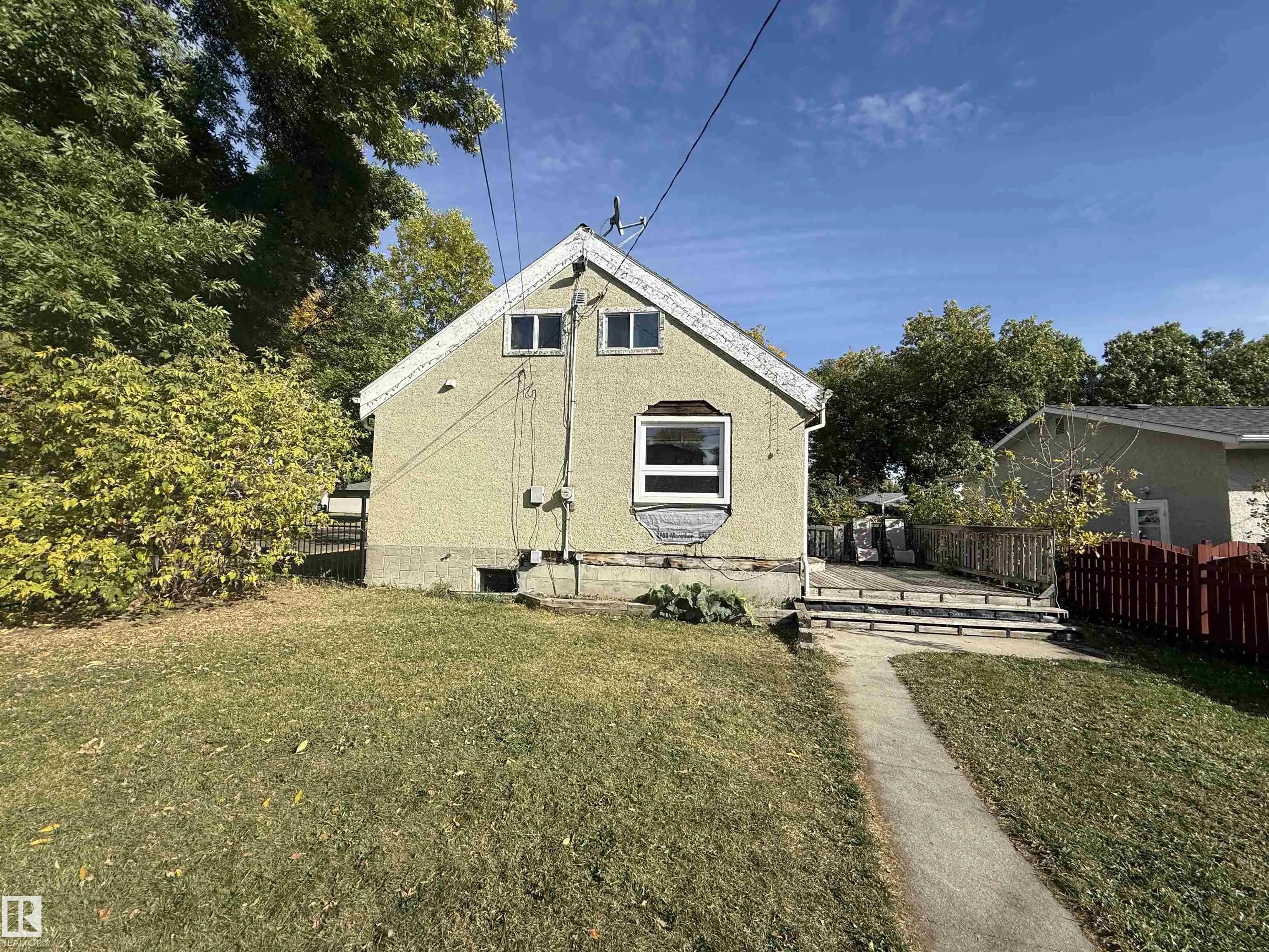 Edmonton Real Estate: Single Family Property for Sale in Beacon Heights