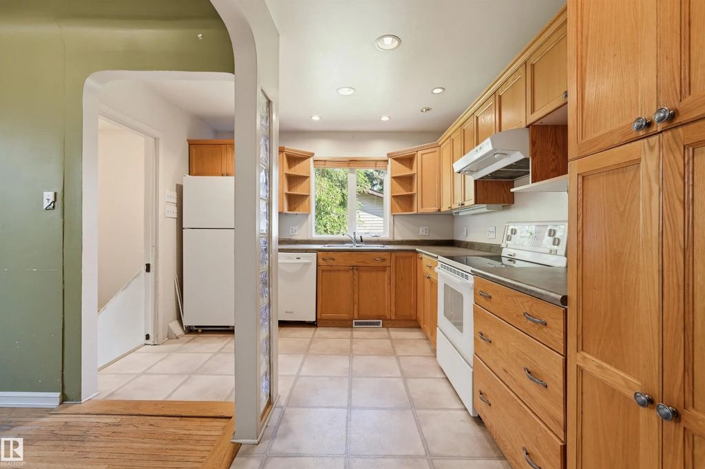 7754 80 Avenue Nw, Edmonton