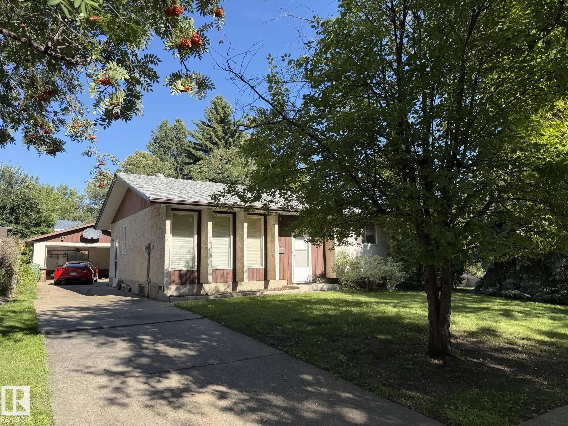 Photo for MLS®# E4506550 - home for sale at 3 Morgan Crescent, Mission (St. Albert), St. Albert AB