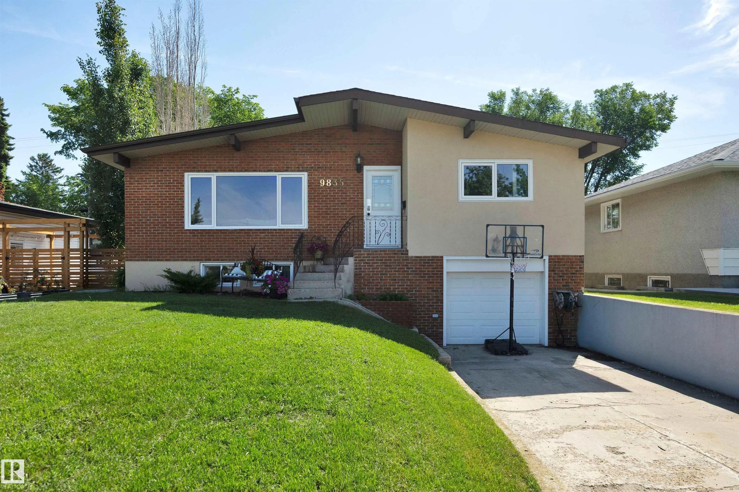 Single Family Home for Sale in Edmonton, AB