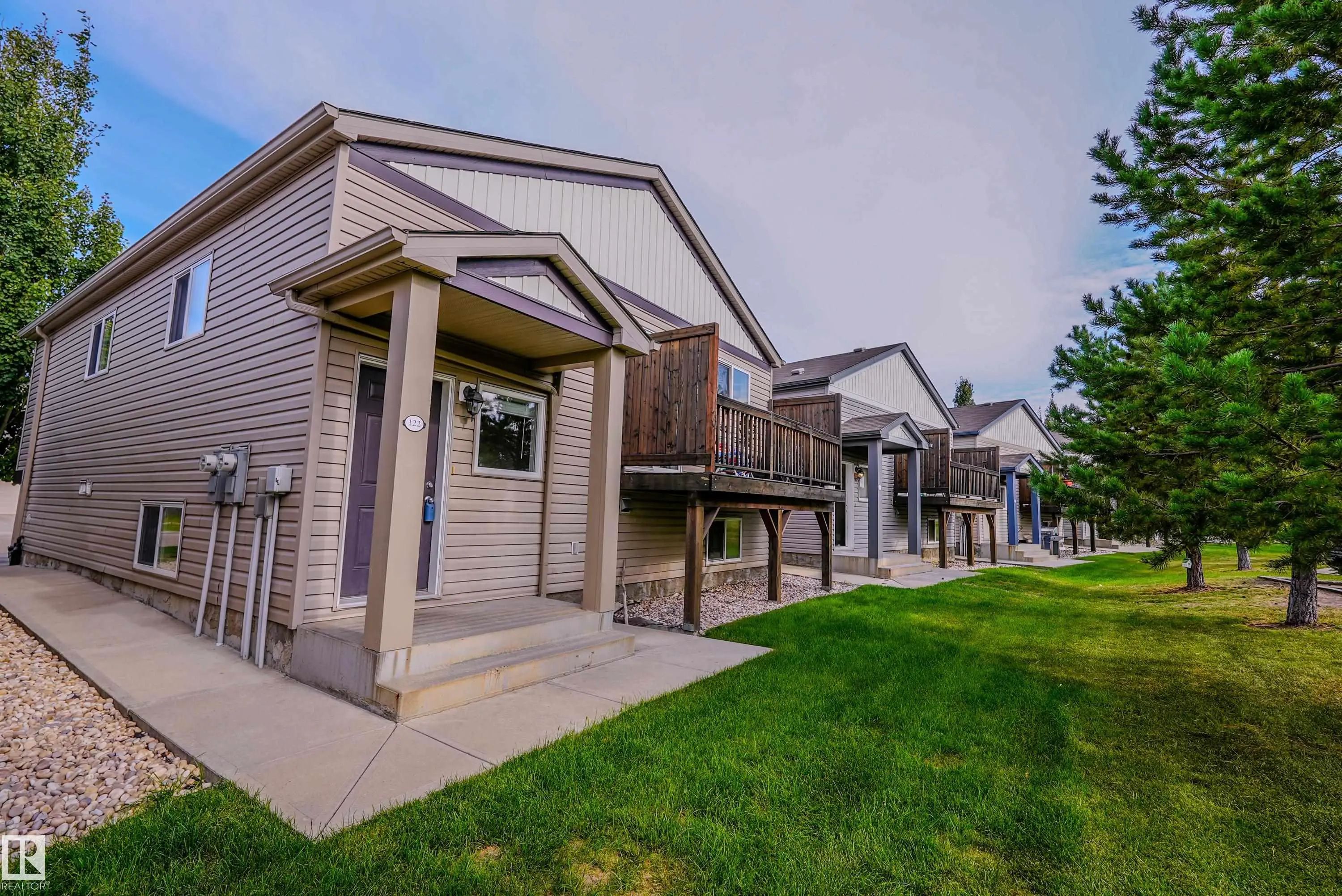 Leduc Real Estate: Condo / Townhouse Property for Sale in Suntree (Leduc)