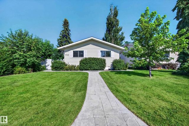 Edmonton Real Estate: Single Family Property for Sale in Menisa