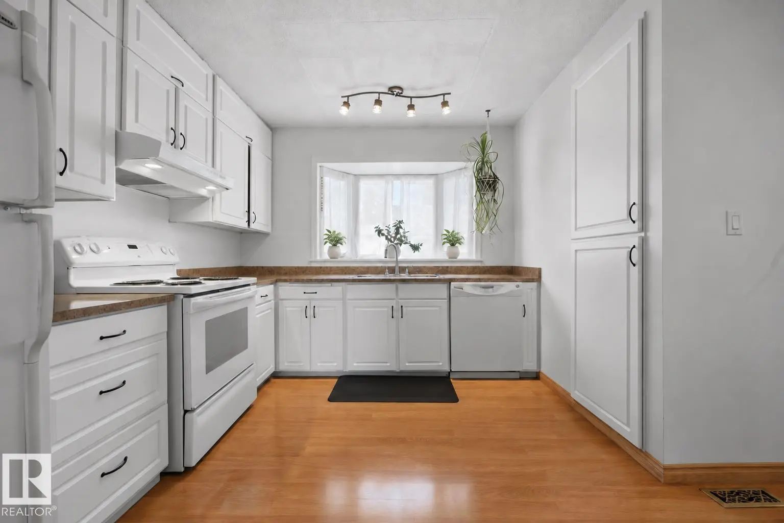 Home for Sale Located at 14612 117a Street Northwest, Edmonton, AB