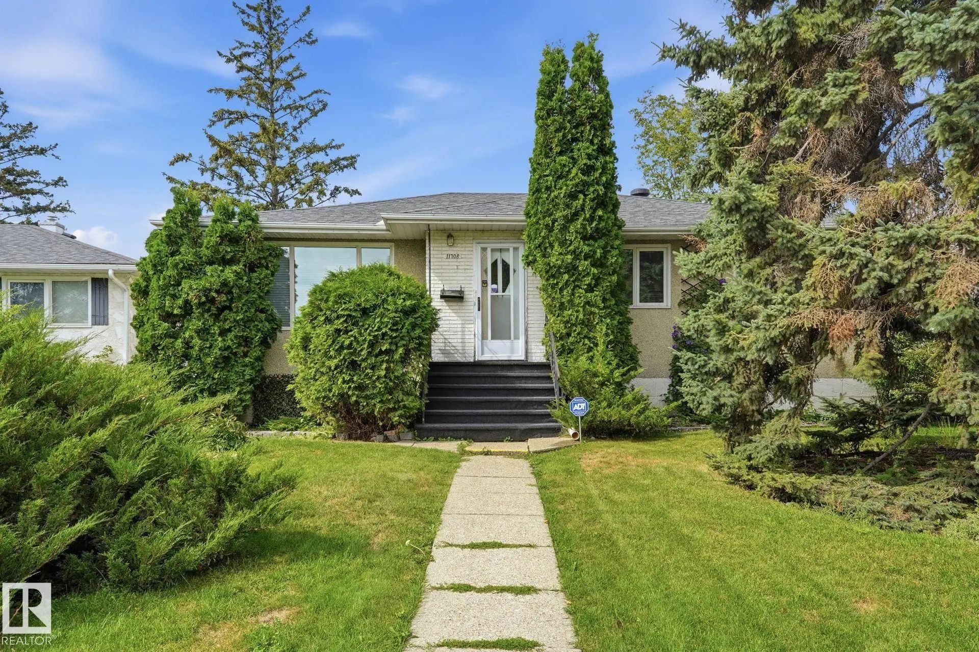 Edmonton Real Estate: Single Family Property for Sale in Woodcroft
