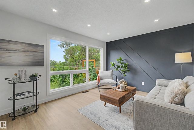 215 Grandin Village, St. Albert