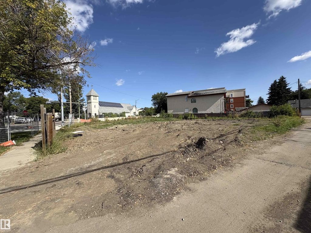 14431 Stony Plain Rd Road, Edmonton