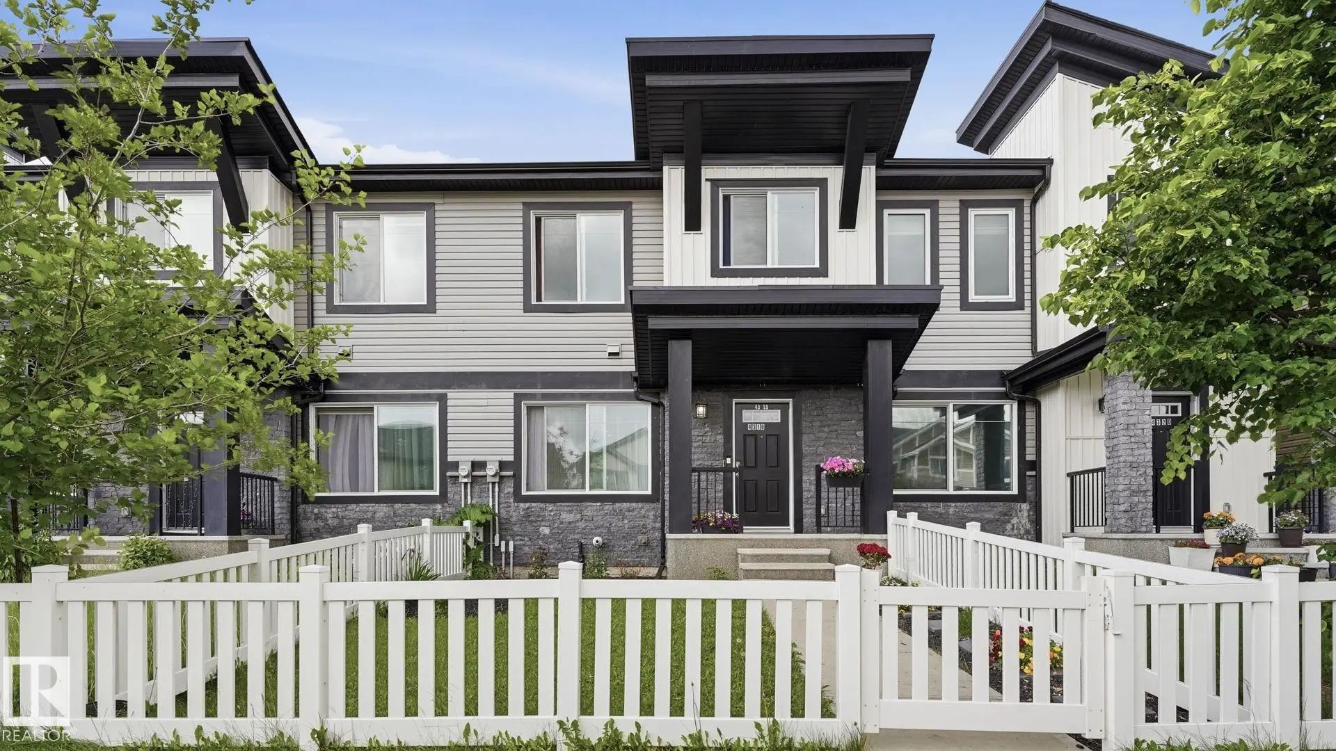Home for Sale Located at 4318 Annett Common Southwest, Edmonton, AB
