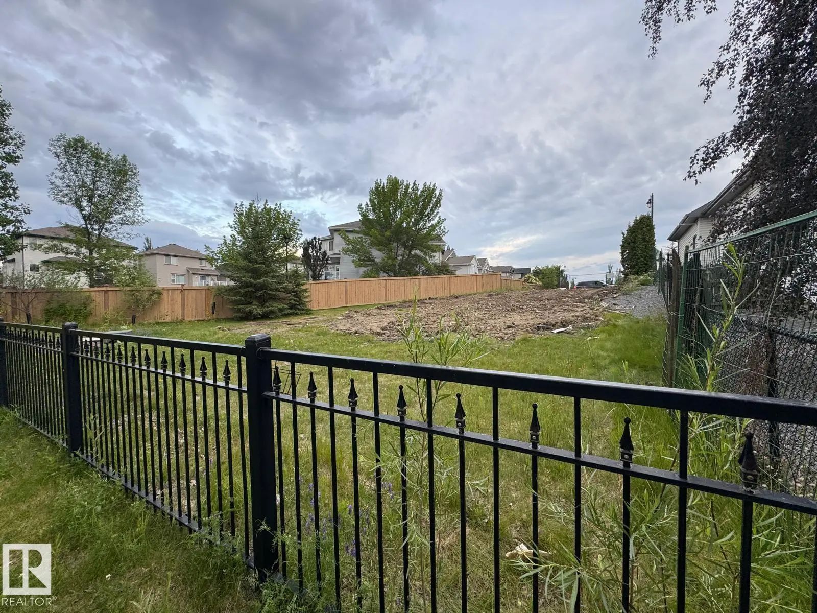 Home for Sale Located at 131 Hayward Crescent Northwest, Edmonton, AB