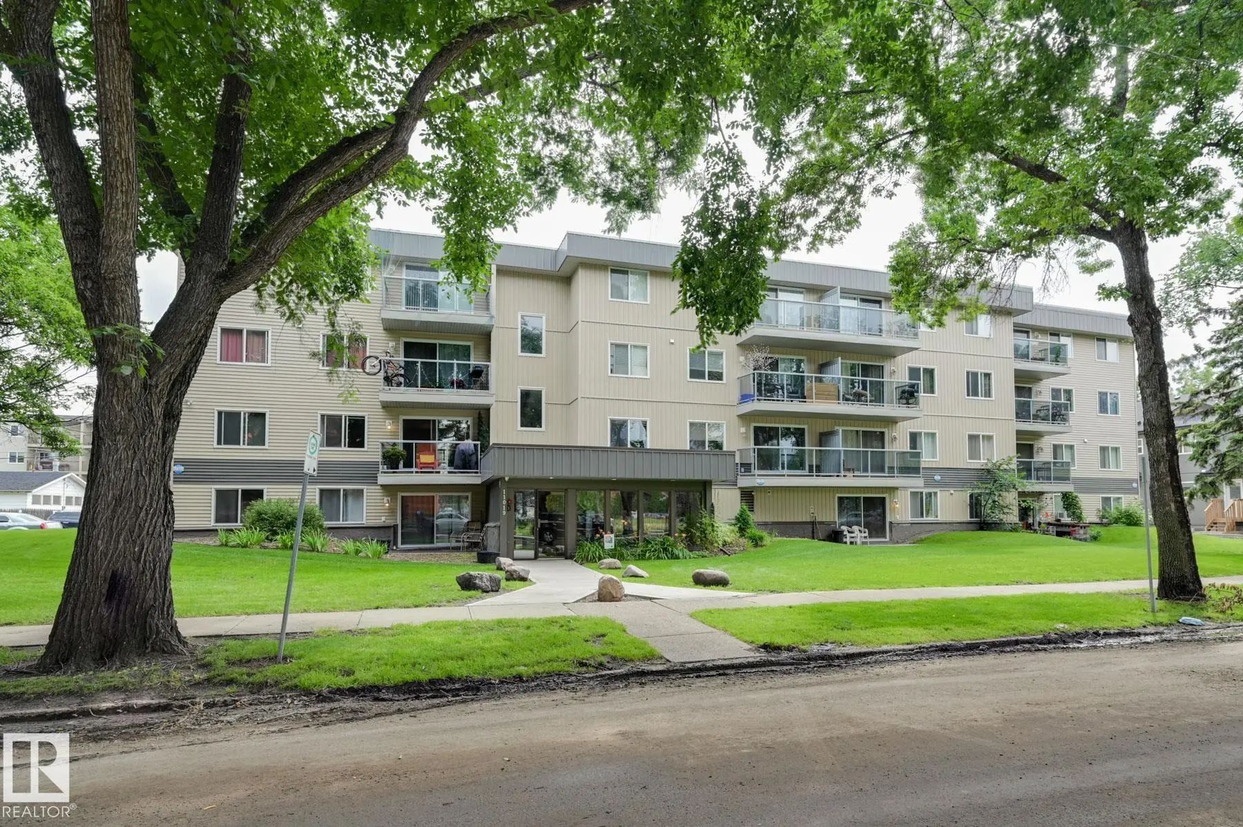 Condo / Townhouse Home for Sale in Edmonton, AB