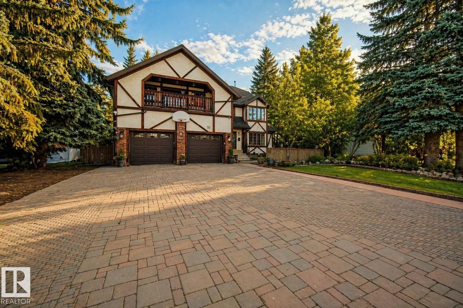 Home for Sale Located at 33 Glen Meadow Crescent, St. Albert, AB
