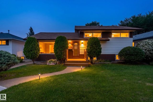 9012 Meadowlark Road Nw, Edmonton