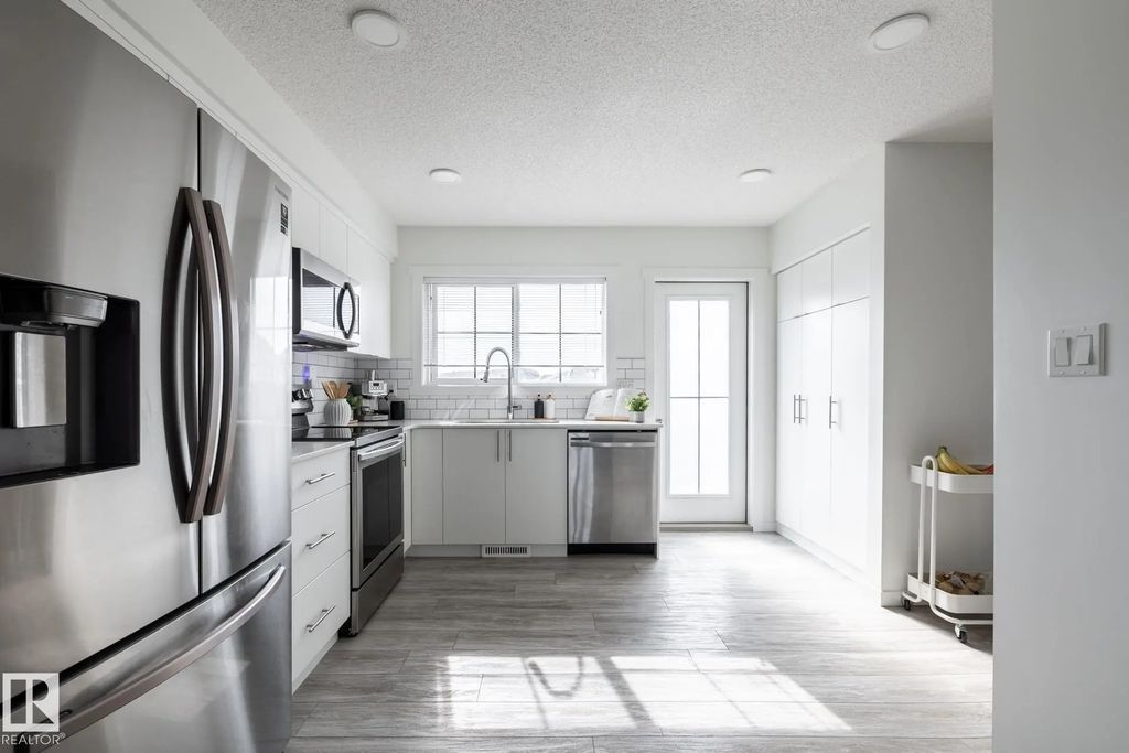 19216 27 Avenue, Edmonton