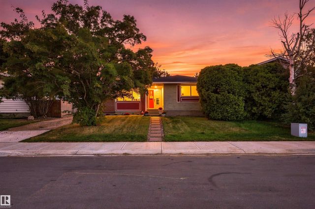 Edmonton Real Estate: Single Family Property for Sale in Overlanders