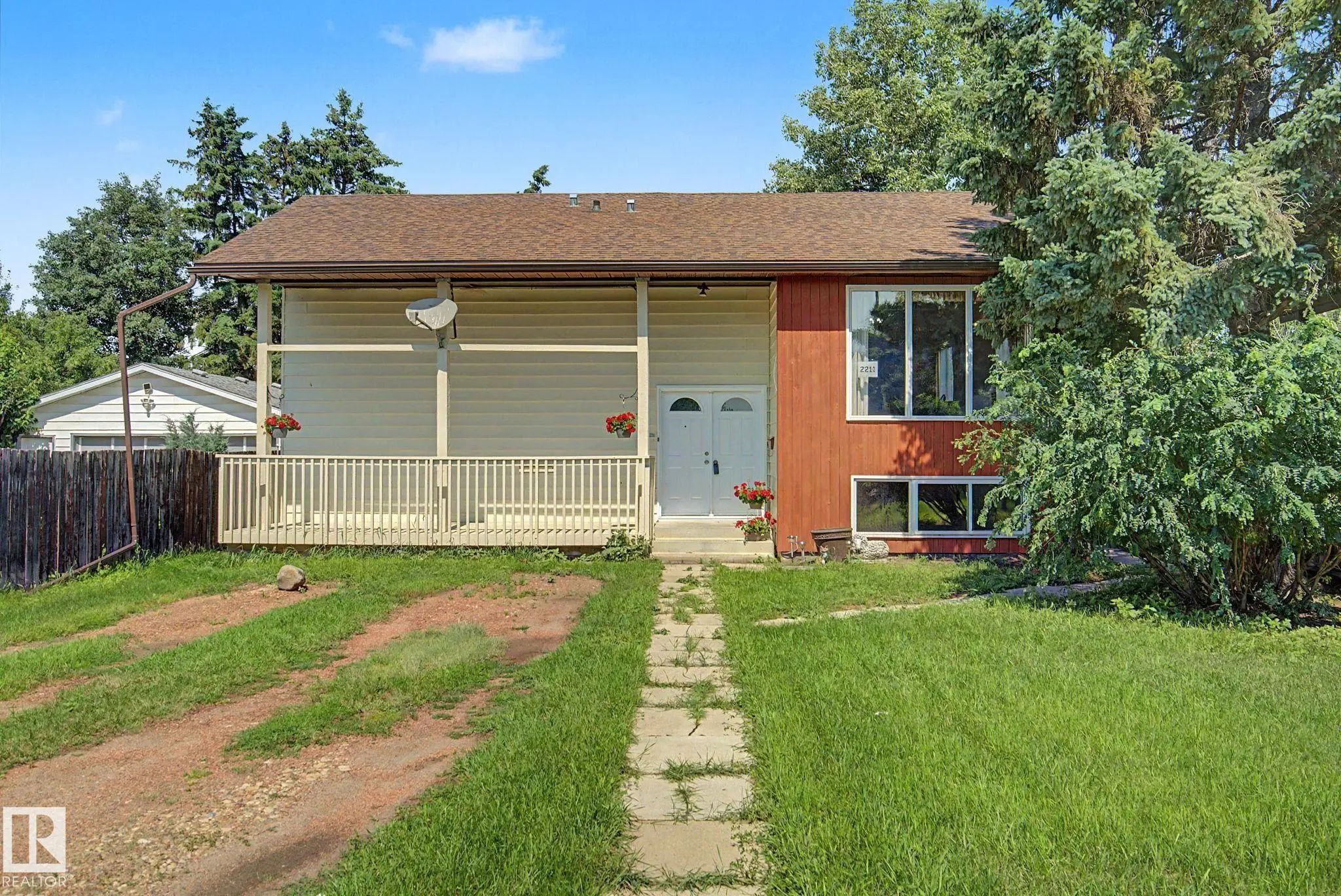 Real Estate Listing in Tweddle Place, Edmonton