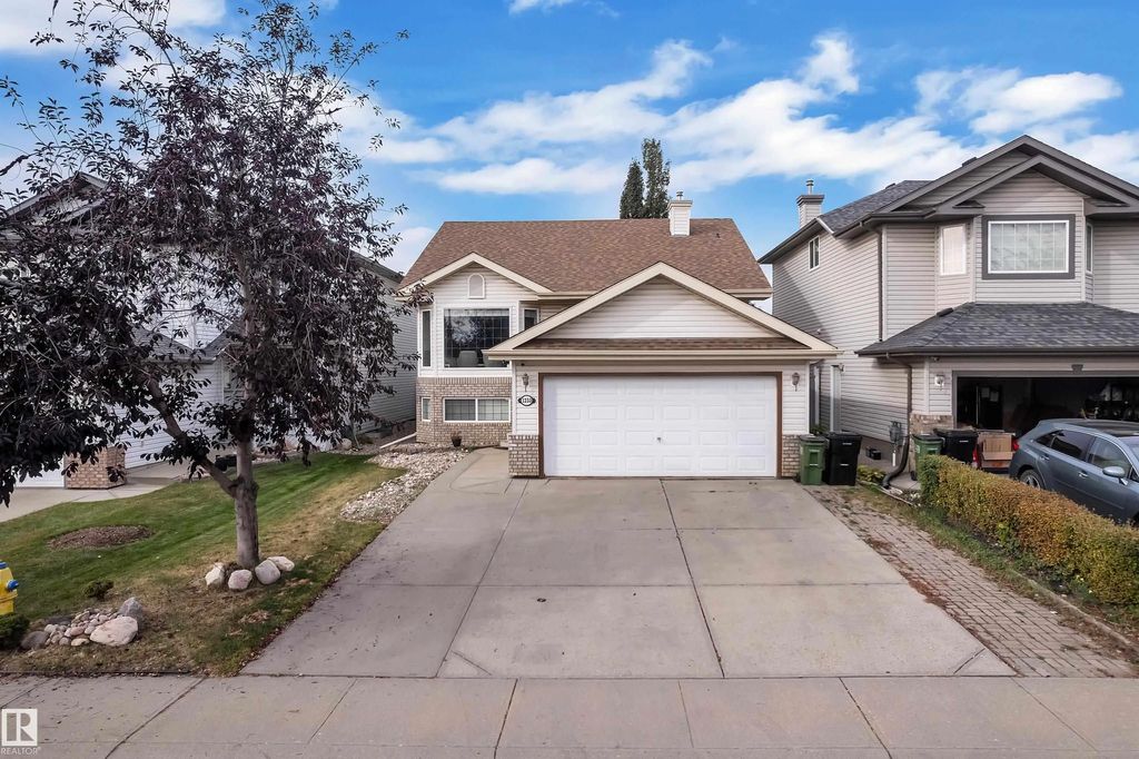 1233 Ormsby Lane, Edmonton
