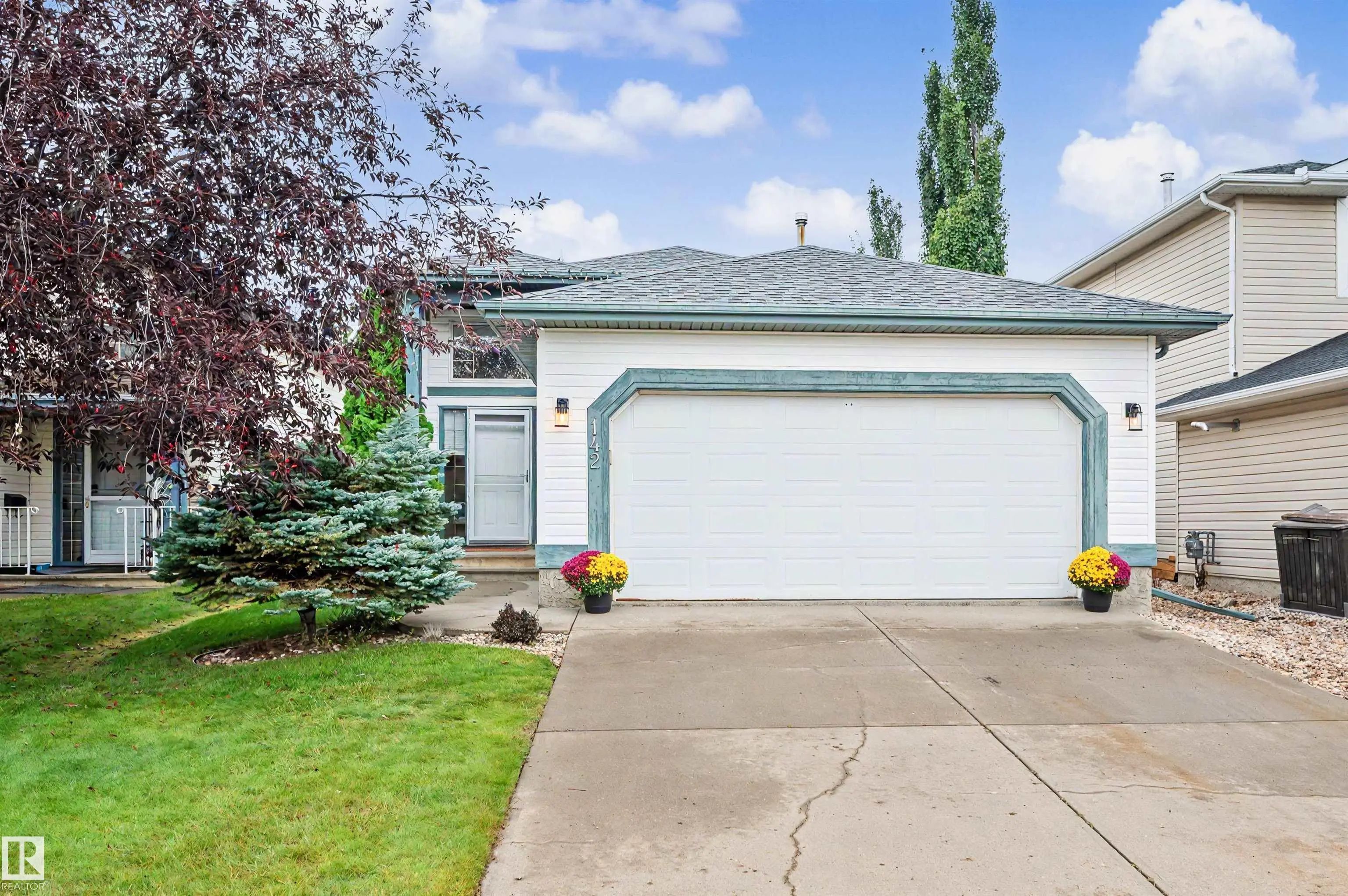 Photo for MLS®# E4507376 - home for sale at 142 Foxboro Way, Foxboro, Sherwood Park AB