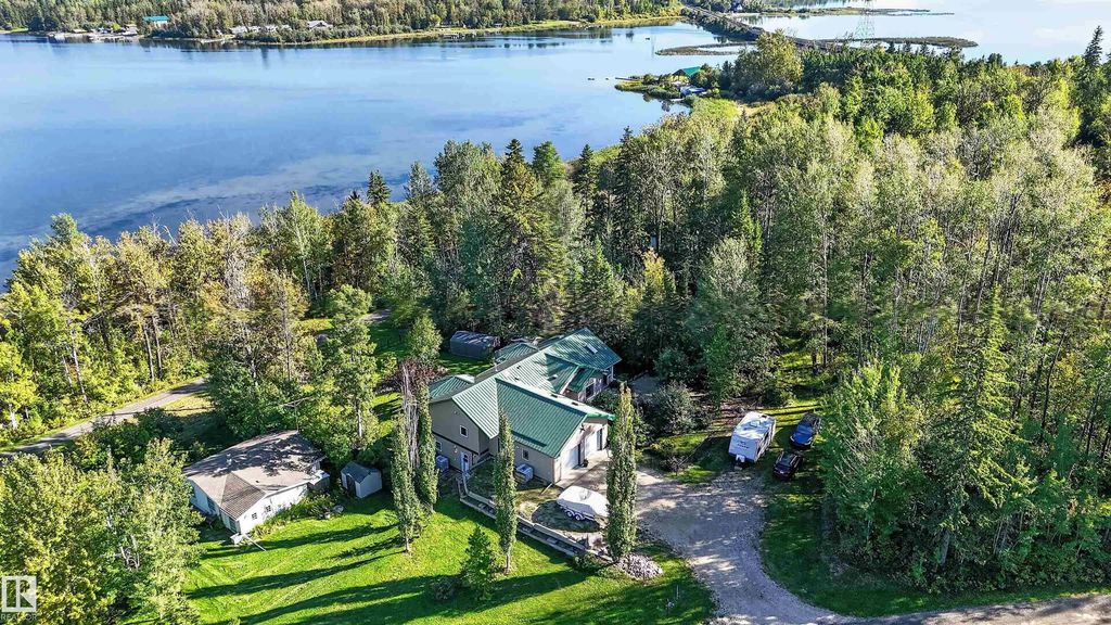 225 Bayview Drive, Rural Parkland County