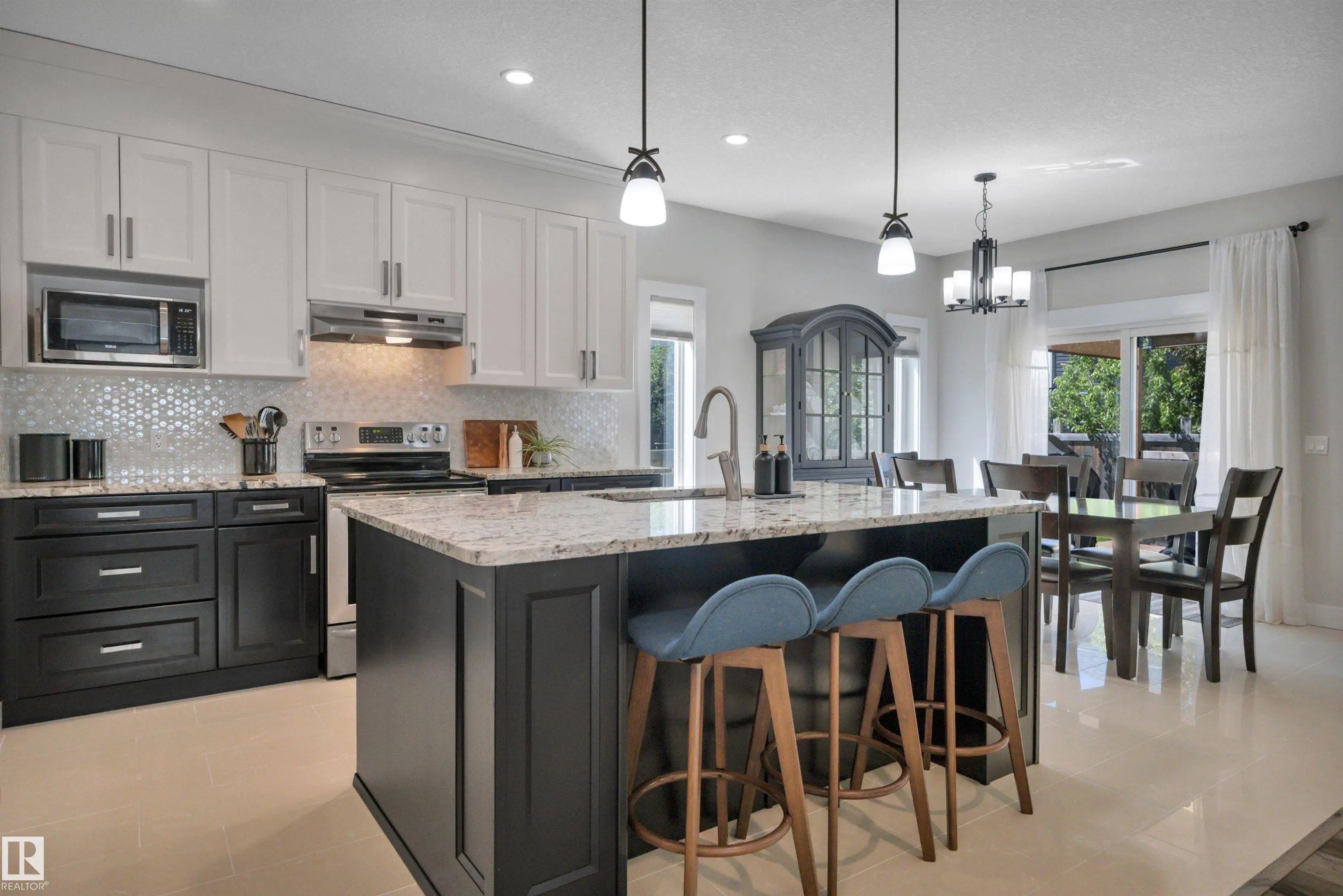 Photo for MLS®# E4495566 - home for sale at 6102 60 Street, Dansereau Meadows, Beaumont AB