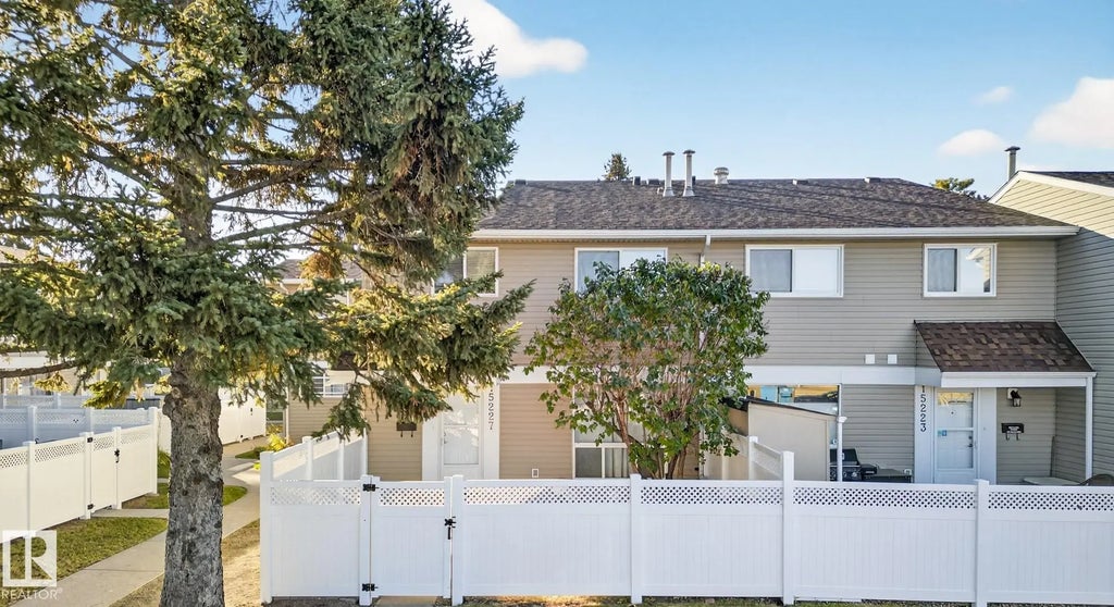 15227 54 Street, Edmonton