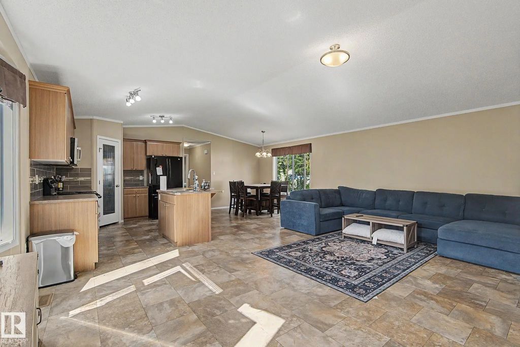 6 The Parkway, Edmonton