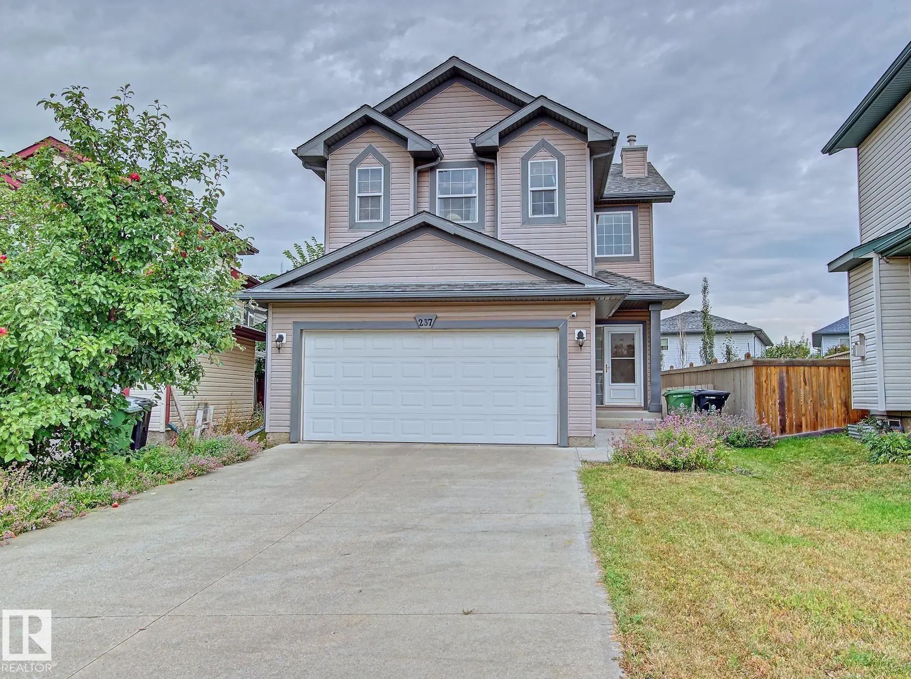 Photo for MLS®# E4506600 - home for sale at 237 Westwood Lane, Westwood Trails, Fort Saskatchewan AB