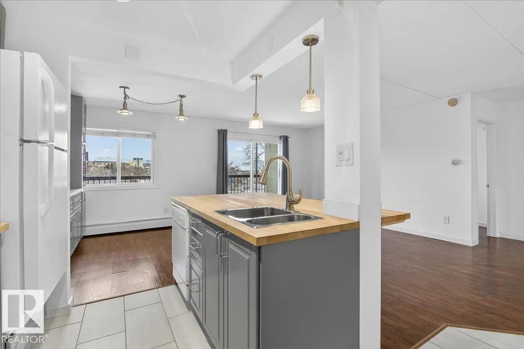 403 11026 106 Street Nw, Edmonton