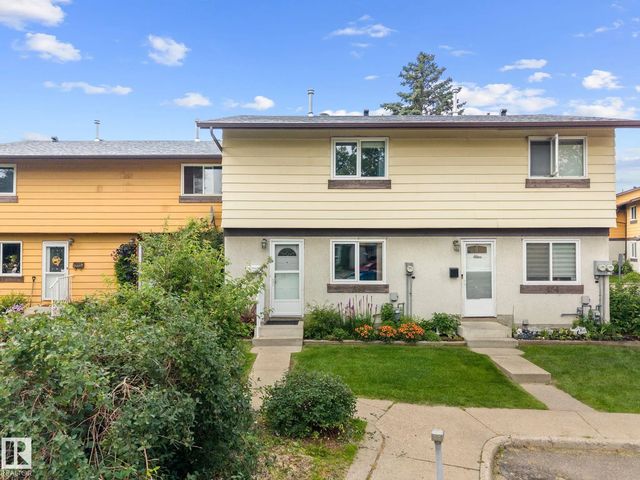 Home for Sale Located at 152 Woodstock Northwest, Edmonton, AB