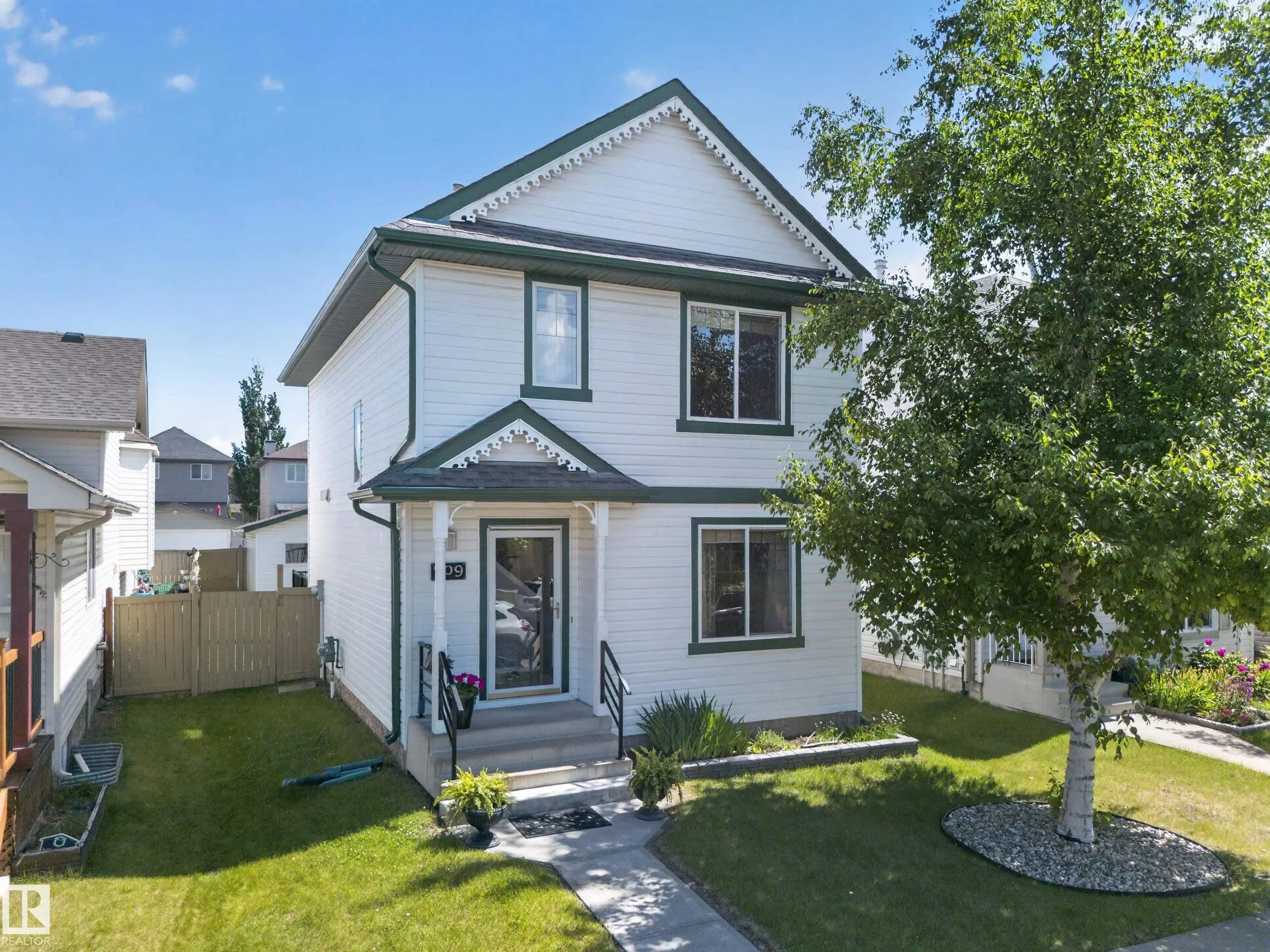 Photo for MLS®# E4497462 - home for sale at 709 83 St Southwest, Ellerslie, Edmonton AB