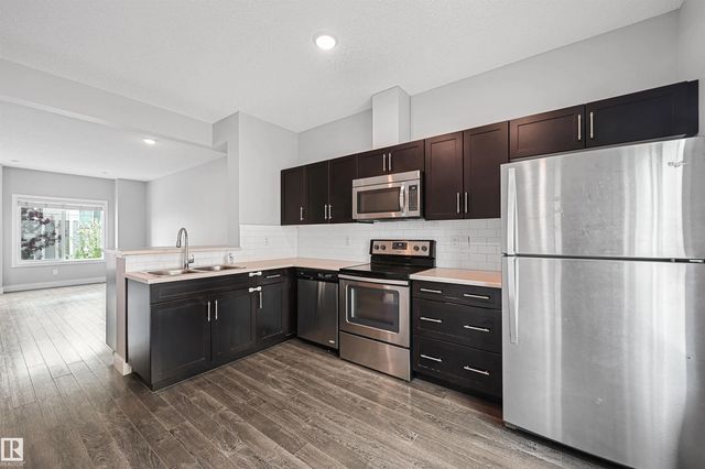 102 804 Welsh Drive Sw, Edmonton