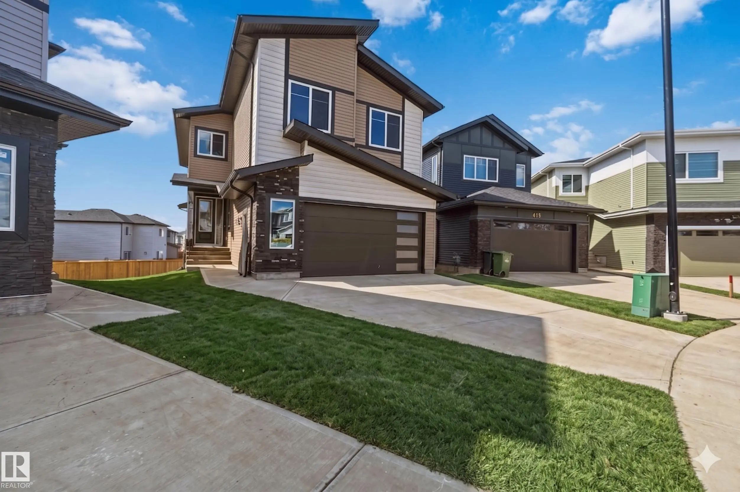 Photo for MLS®# E4494747 - home for sale at 417 Pine Point(e), Woodbend, Leduc AB