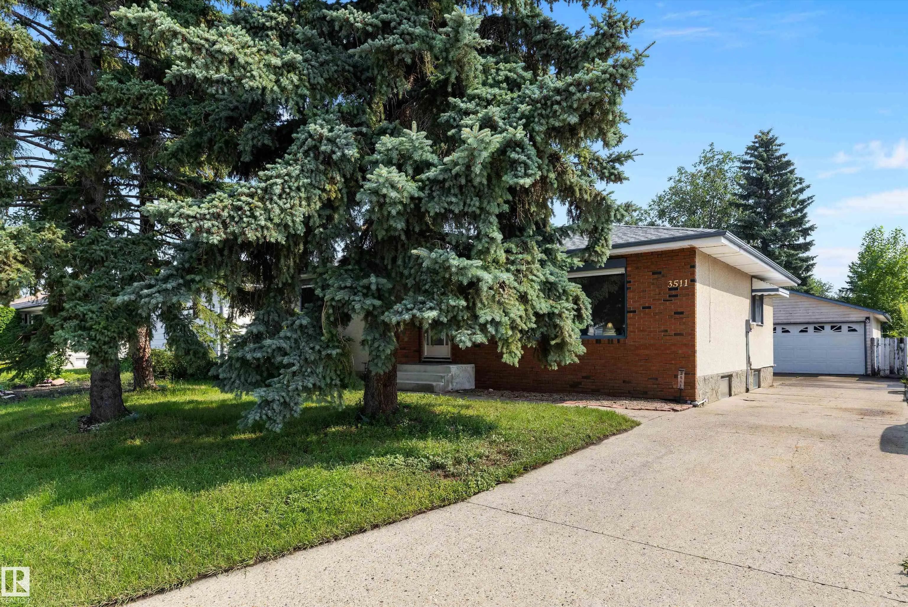 Single Family Home for Sale in Edmonton, AB