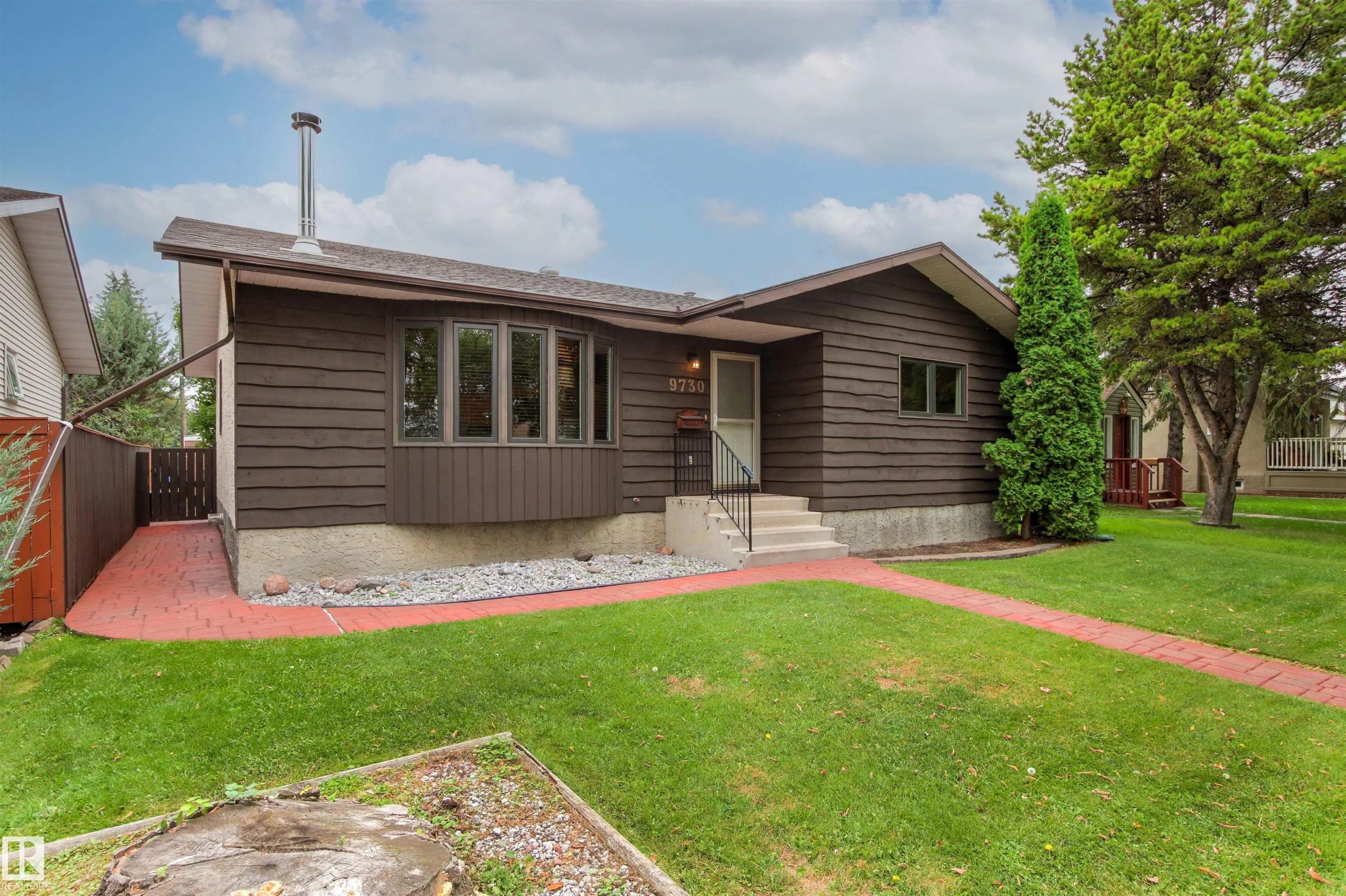 Photo for MLS®# E4508400 - home for sale at 9730 154 Street Northwest, West Jasper Place, Edmonton AB