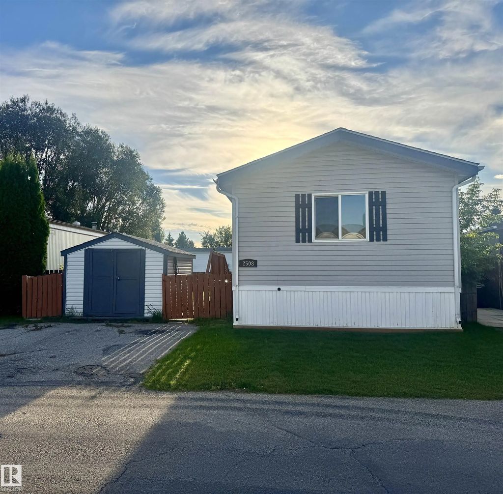2508 West Port Road, Edmonton