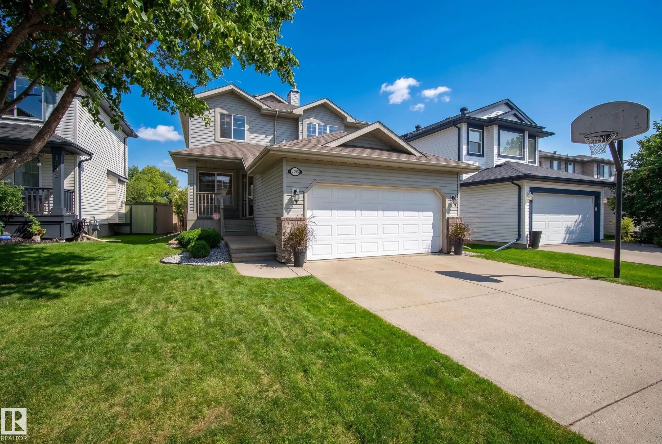 Photo for MLS®# E4506850 - home for sale at 1341 Breckenridge Dr Northwest, Breckenridge Greens, Edmonton AB