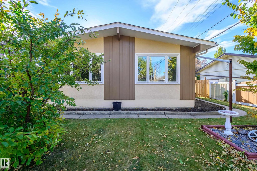 20 Grandville Avenue, St. Albert