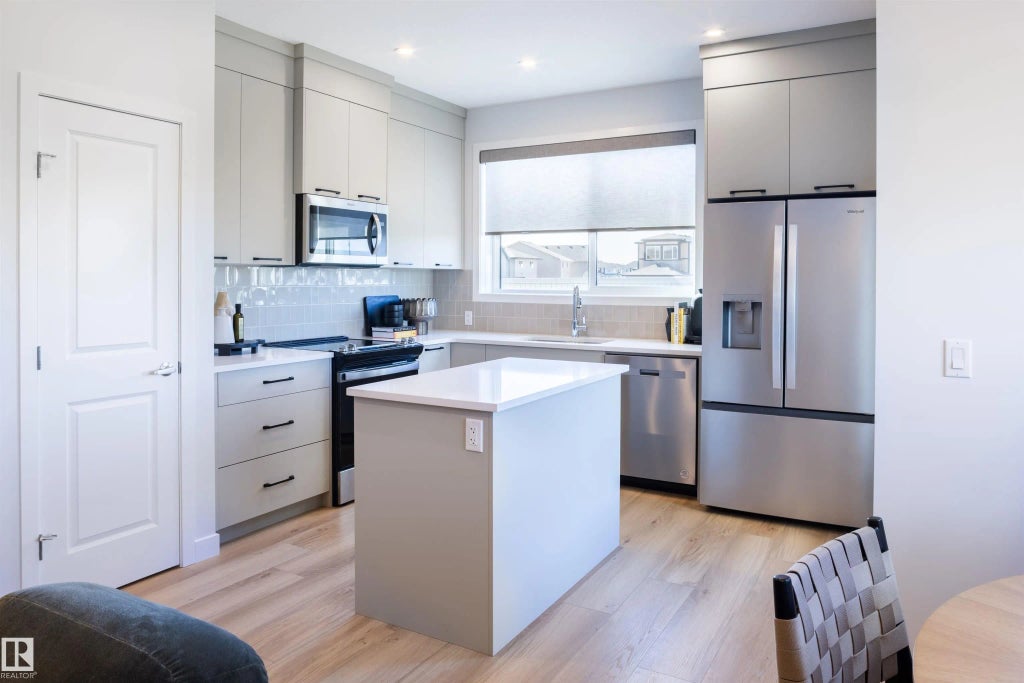 837 Rowan Close, Edmonton