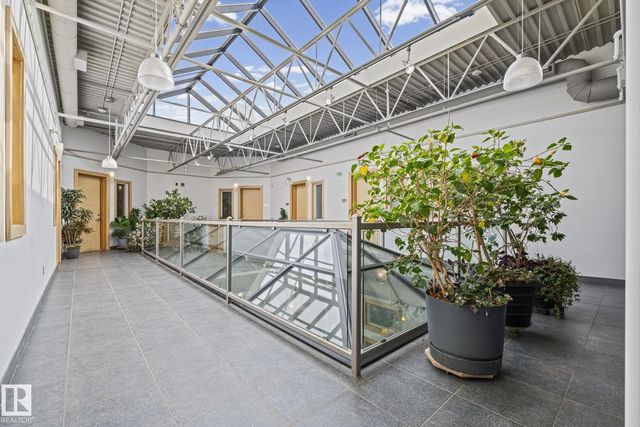 205 10265 107 Street Nw, Edmonton