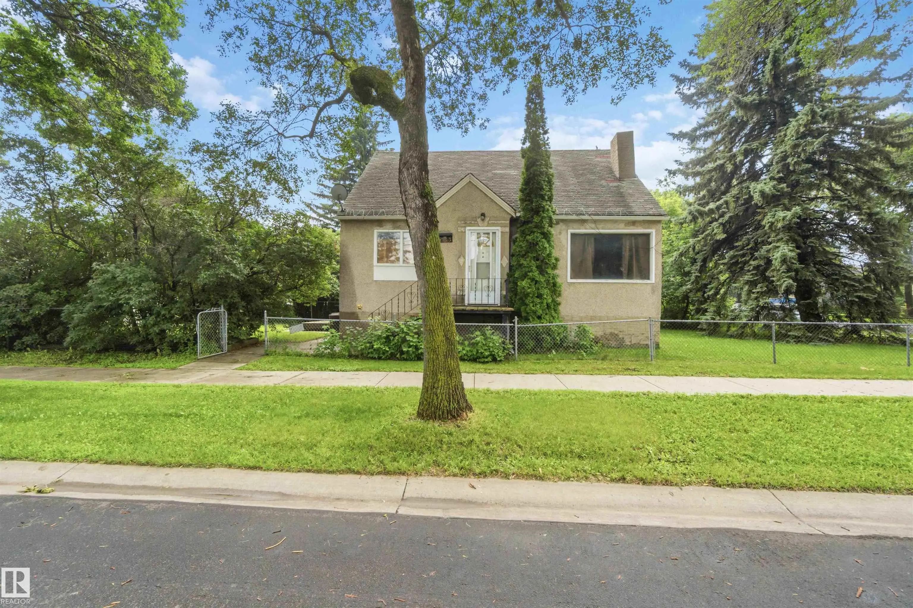 Westwood (Edmonton) Real Estate Listing, Edmonton, AB T5G 2L7
