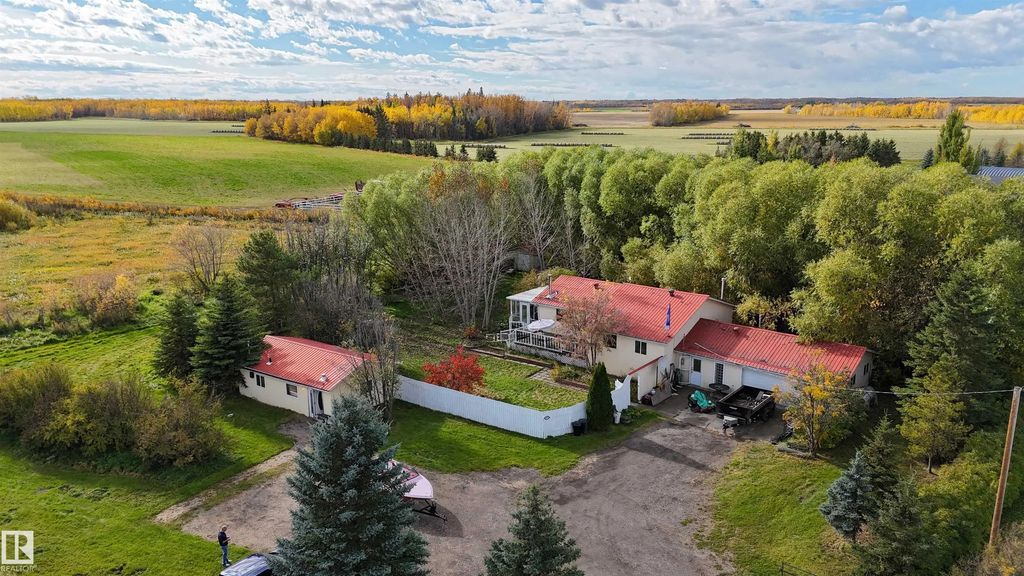 3327 Ste. Anne Trail, Rural Lac Ste. Anne County