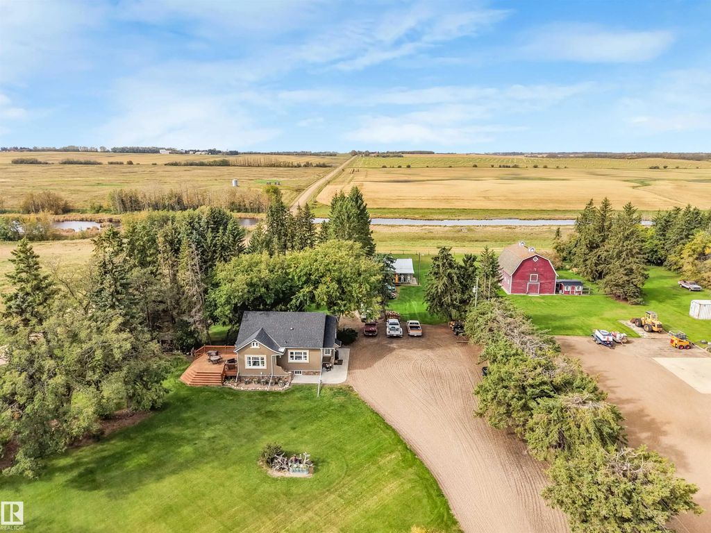 572004 Highway 857, Rural Two Hills County