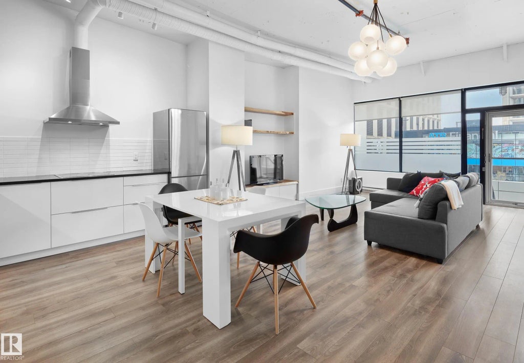 210 10024 Jasper Avenue, Edmonton