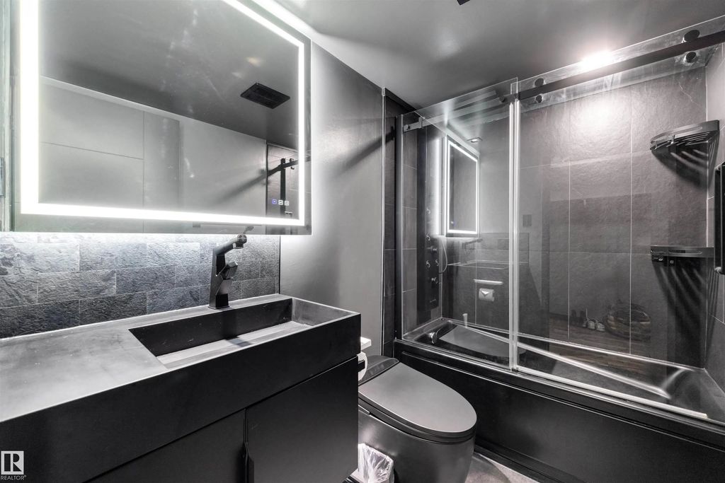 1702 10150 117 Street, Edmonton