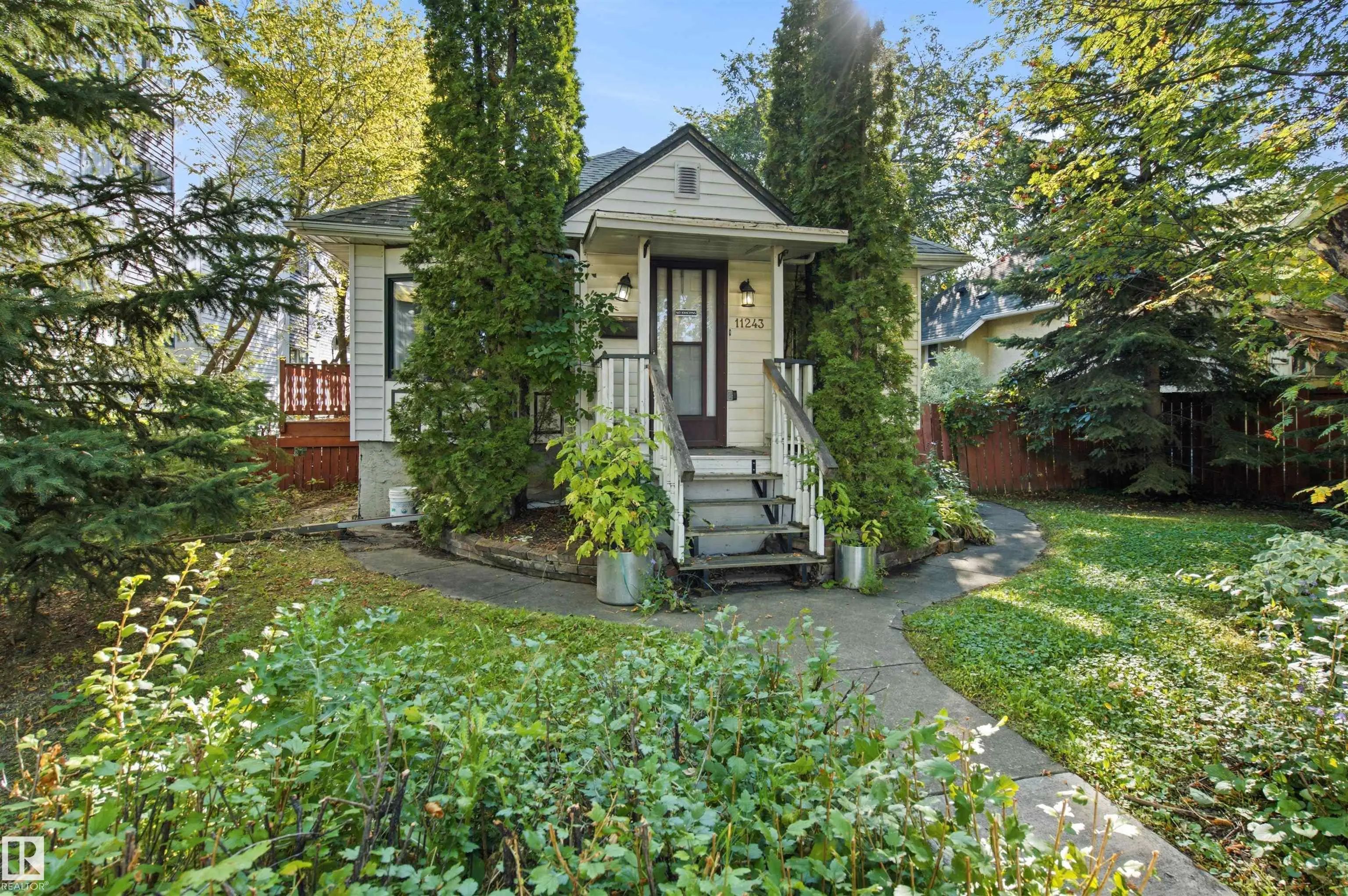 Photo for MLS®# E4506184 - home for sale at 11243 125 Street Northwest, Inglewood (Edmonton), Edmonton AB