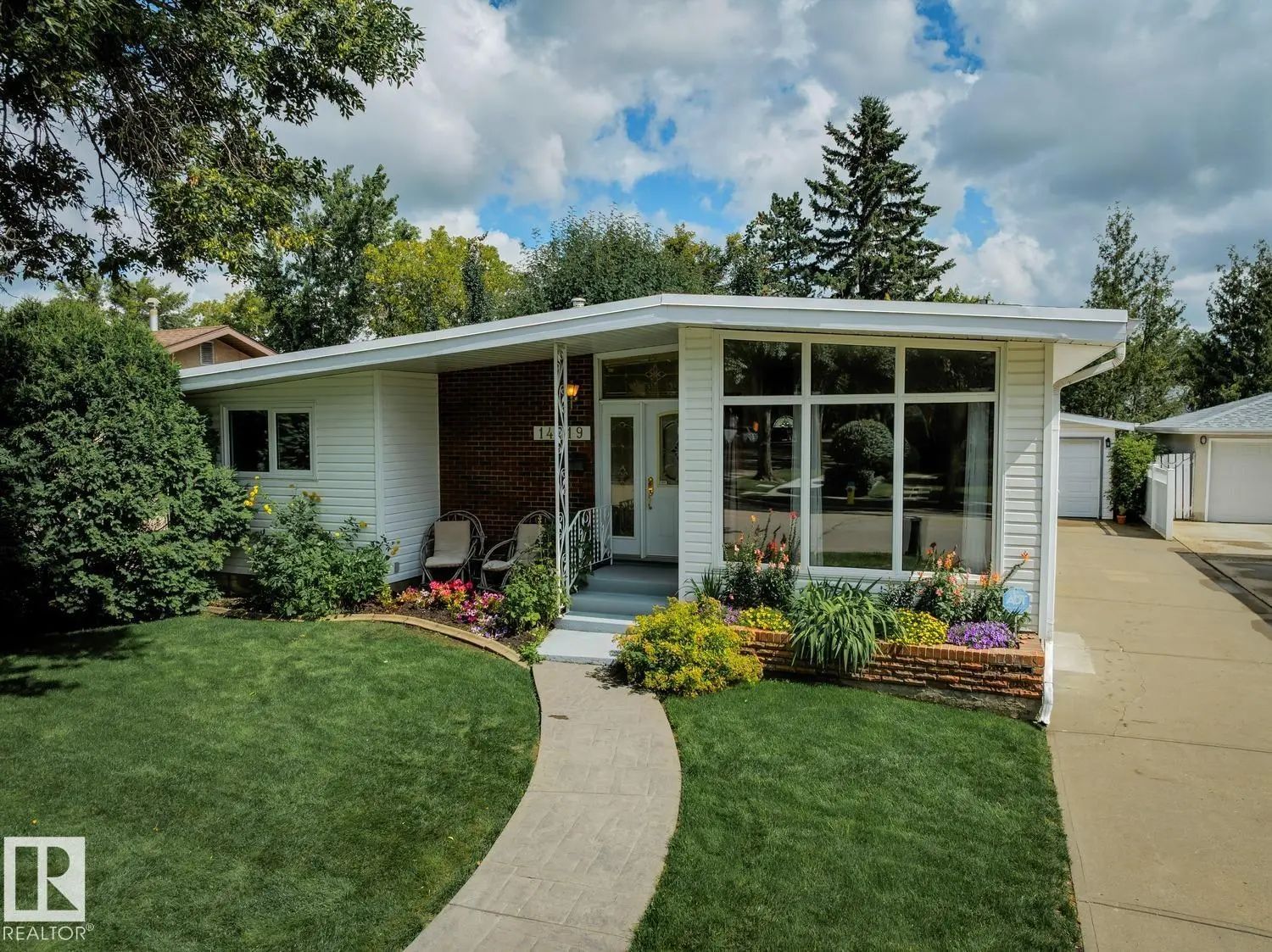 Single Family Home for Sale in Edmonton, AB