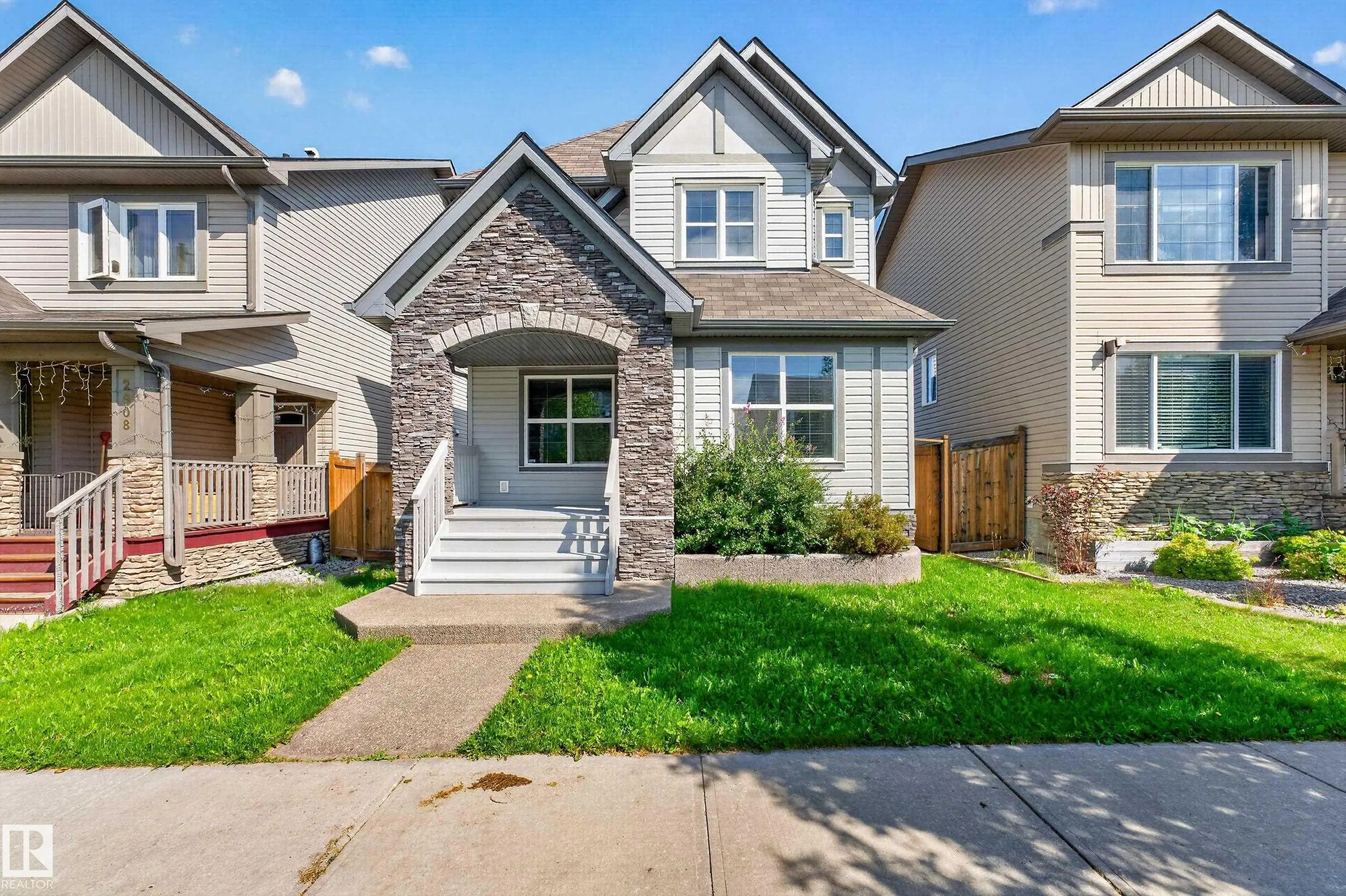 Photo for MLS®# E4510777 - home for sale at 2904 19 Avenue Northwest, Laurel, Edmonton AB