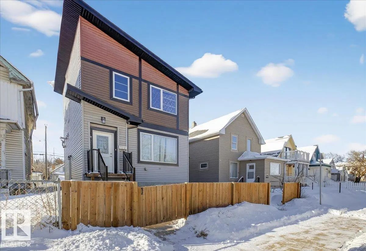 Photo for MLS®# E4497638 - home for sale at 1 11616 82 Street Northwest, Parkdale (Edmonton), Edmonton AB