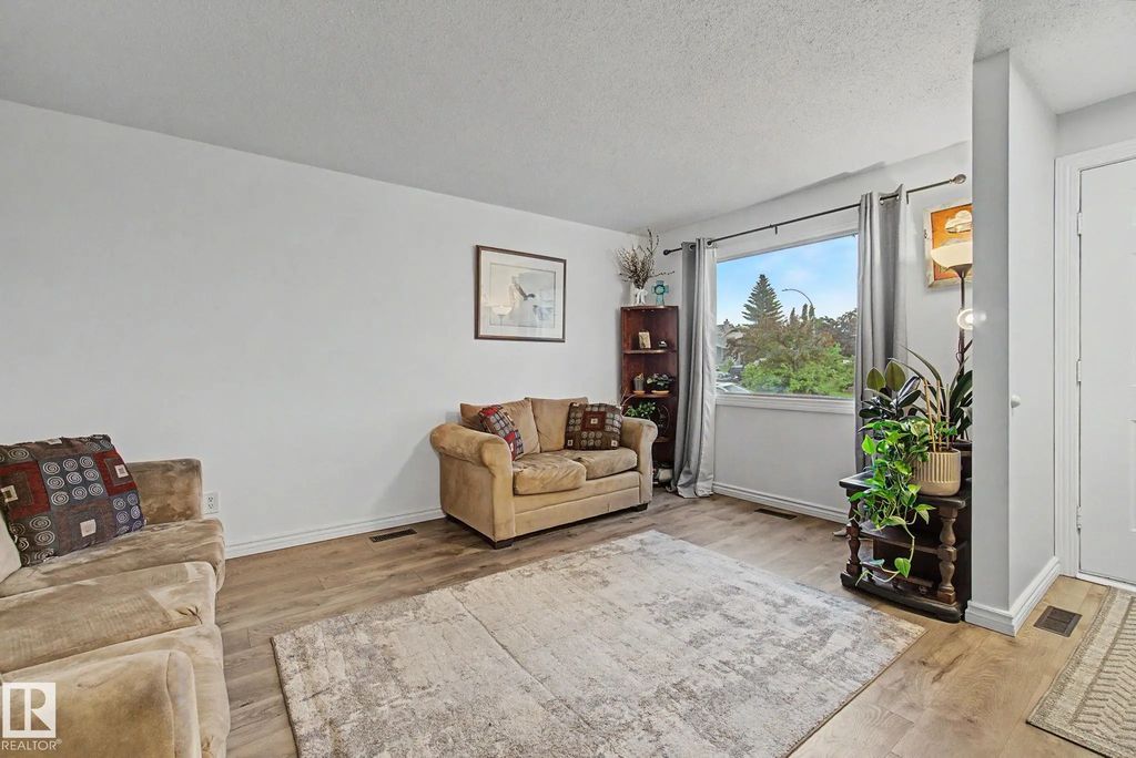 3706 41 Avenue, Edmonton